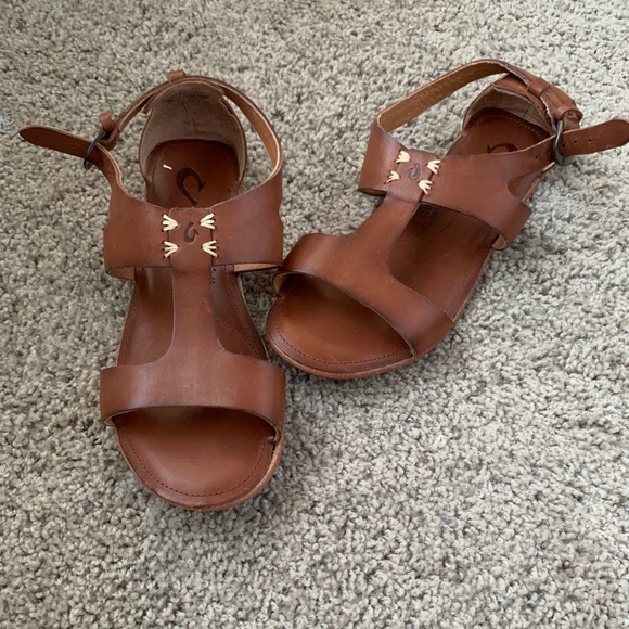 OluKai Shoes - Virtually brand new brown leather Olukai sandals